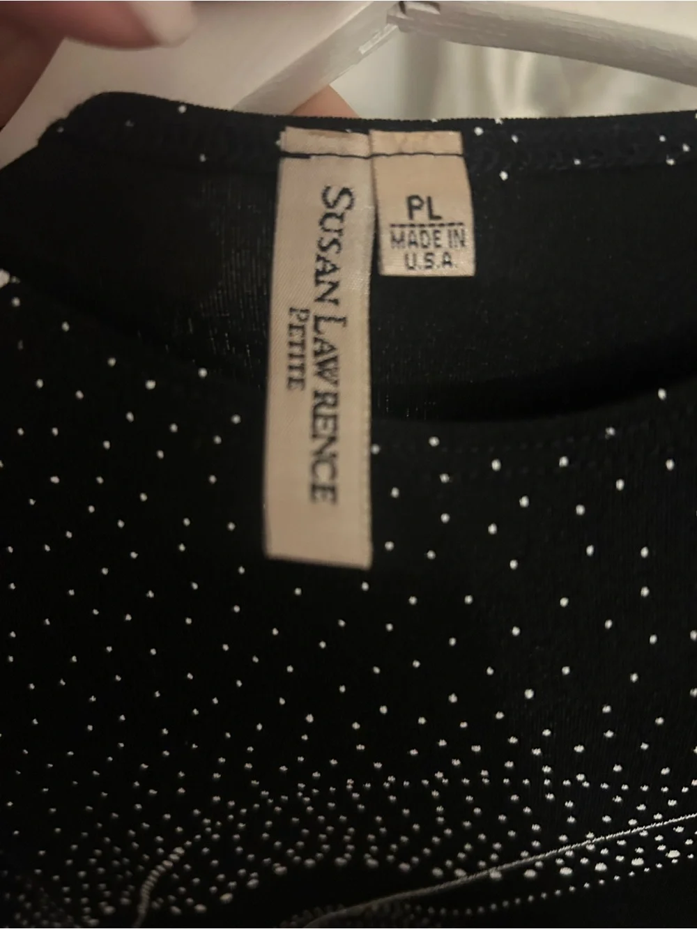 Sleeveless Black Wave-Print top